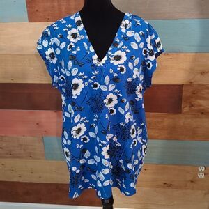 XXL BEAUTIFUL blue floral v-neck Hillary radley blouse